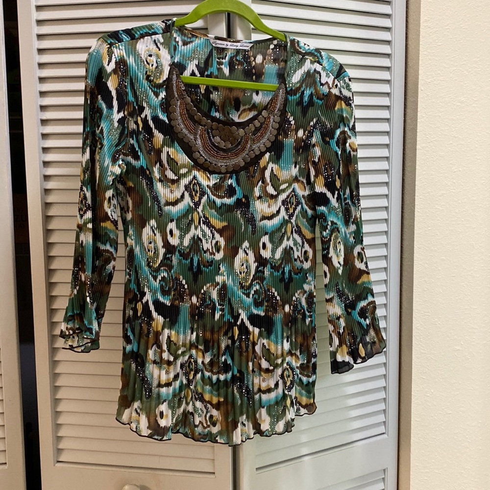 Dressy top with beautiful embellishment size large